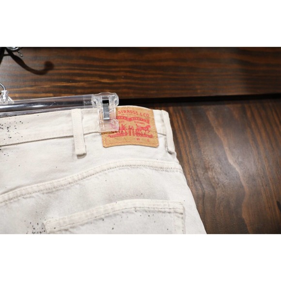 Levi Shorts Mens 40 White Distressed Paint Splatter - Picture 6 of 16